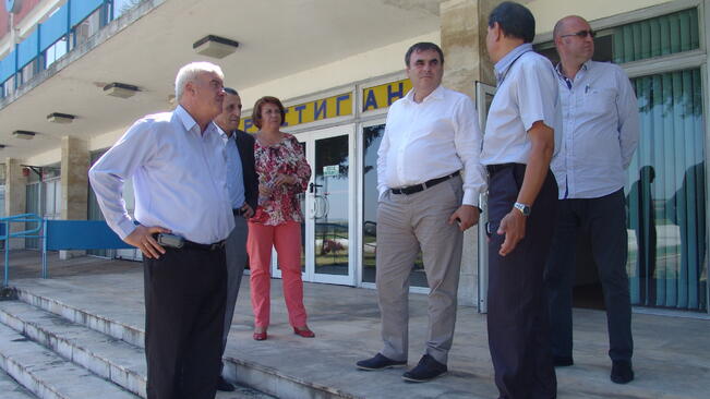 Министърът на транспорта посети летището в Г. Оряховица