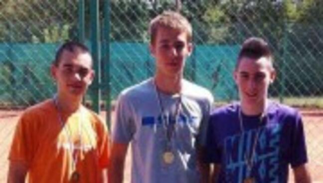 Престижни медали за дряновски тенисисти
