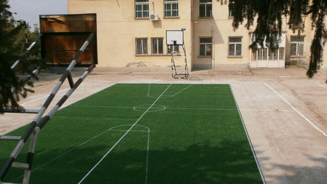 Училището в Милковица вече е с обновена площадка