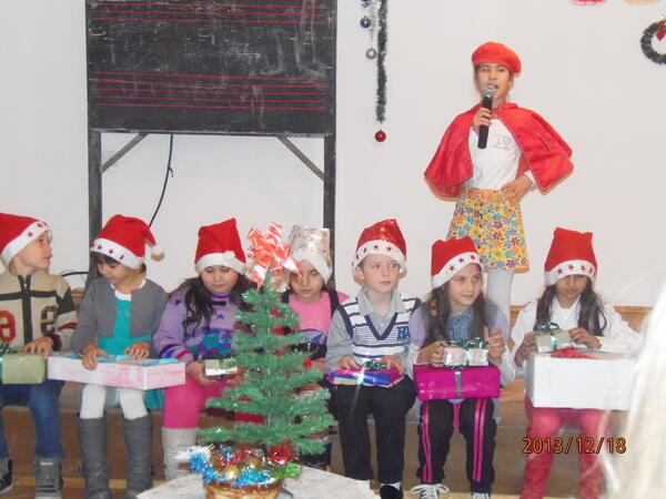 Деца от Тръстеник с Коледен концерт
