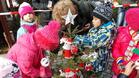 Деца украсяваха екоелхи в Тетевен