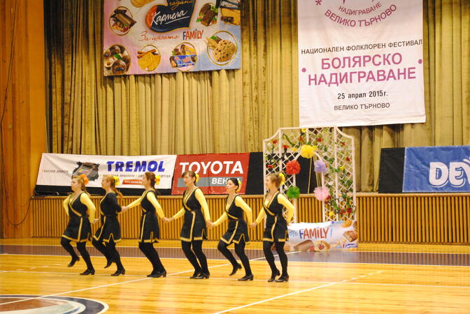 1500 танцьори разтрисат търновската сцена в "Болярско надиграване"