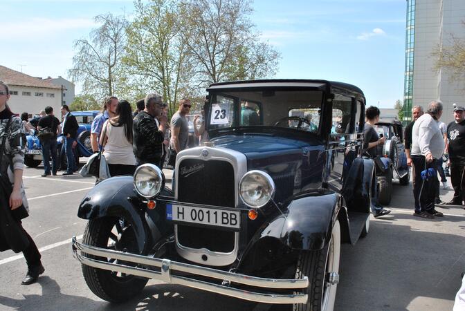 82 ретро коли от цялата страна и Румъния показаха в Русе
