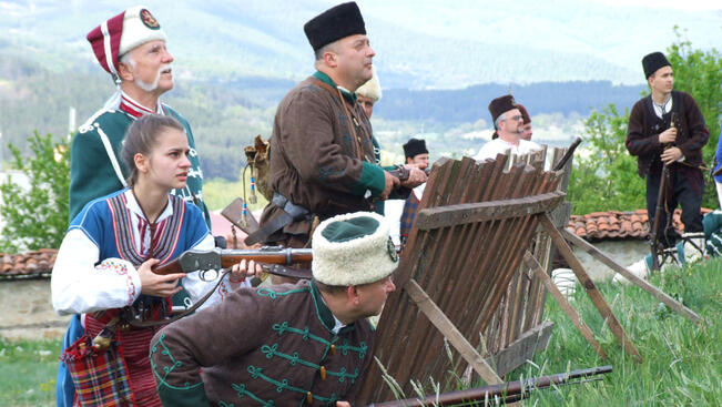 Плевенските членове на "Традиция" се биха край Панагюрище