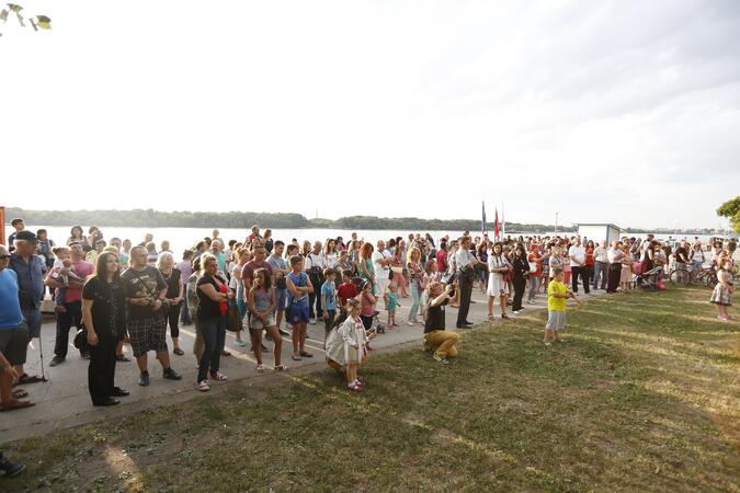 Фестивалът на пясъчните фигури започна с танци и огнено шоу