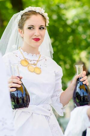 Що е то балканска сватба показаха в АЕК "Етър"! + СНИМКИ