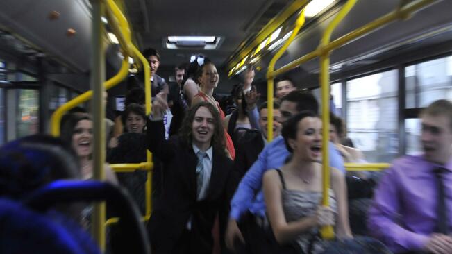 3 автобусни линии ще превозват до АЕК "Етър" за панаира 