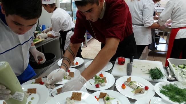 Ученици показват традиция и новаторство в националната кухня