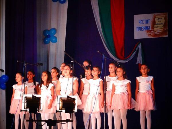Луковит отпразнува Деня на будителите със сцена на талантите