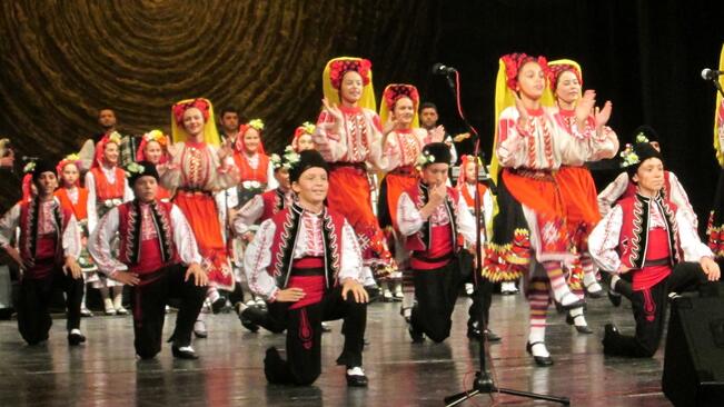 Над 200 изпълнители на български фолклор се сбират в Русе