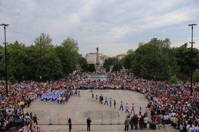 Хорово изпълнение на "Върви, народе възродени" в Русе и дебют на мажоретния състав за 24 май