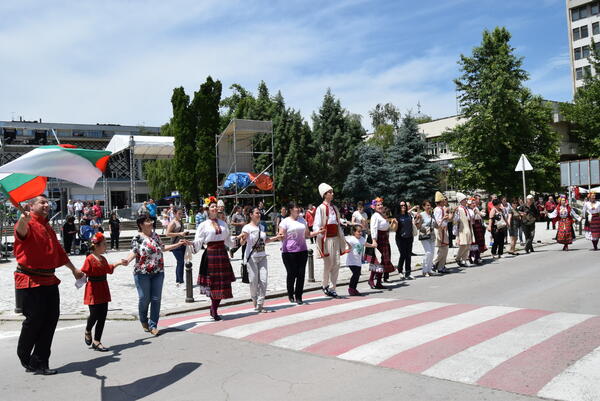 Горнооряховци празнуваха вчера, отличиха и почетните граждани