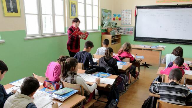 Училището в Дибич пред закриване