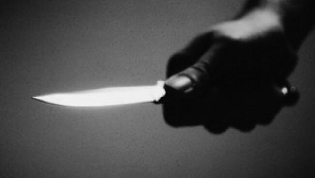 Крадец нападна с нож варненка в дома й