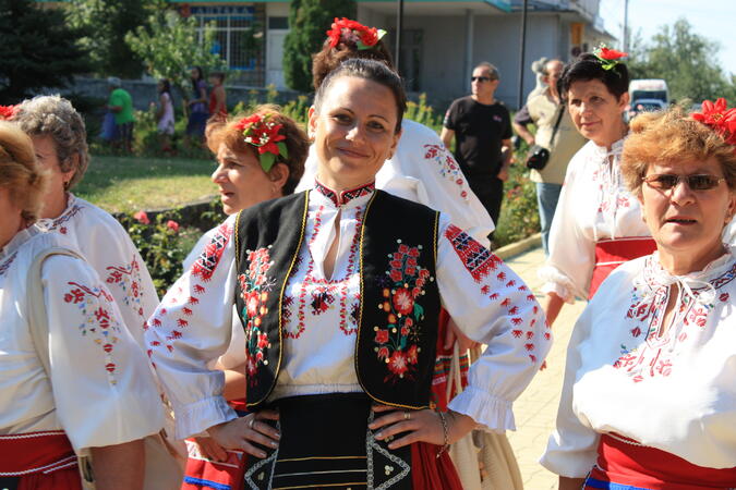 "От Дунав до Балкана" сплоти поколенията чрез българския фолклор