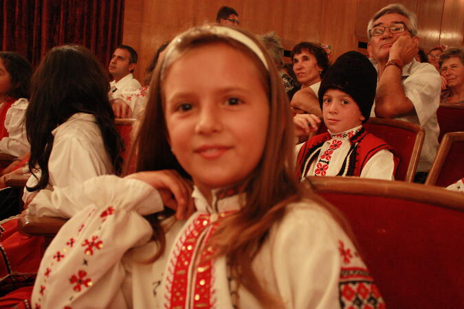 "От Дунав до Балкана" сплоти поколенията чрез българския фолклор