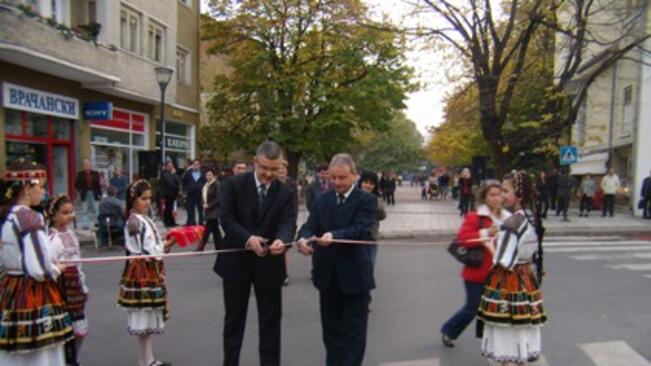 Вчера официално откриха ремонтираните улици в Ловеч