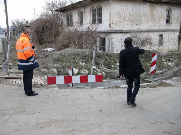 Стефко Бурджиев инспектира пътища, корита на реки и сгради в две села