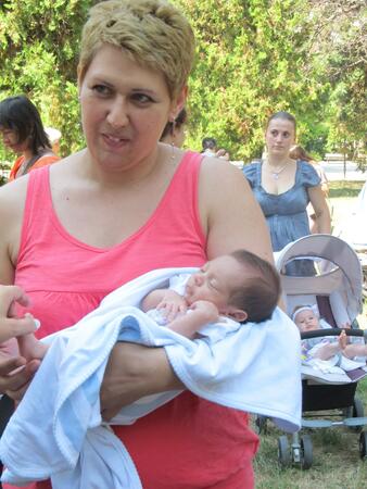 37 великотърновски майки участваха в "Голямото кърмене"