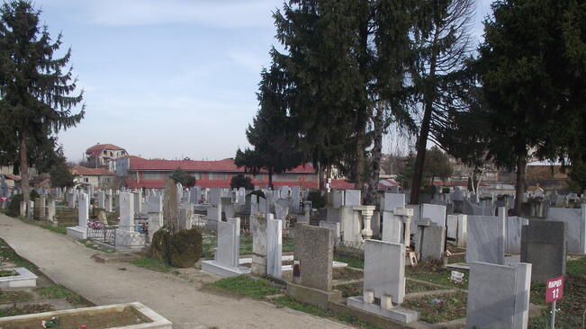 Облагородяват Гробищния парк в Свищов
