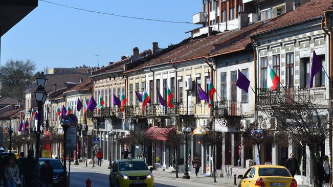 200 знамена слагат във В.Търново по повод предстоящия празник