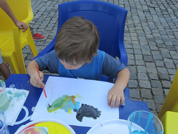 Деца рисуват мечти