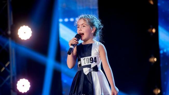 6-годишната Елица смая с гласови данни в "България търси талант"