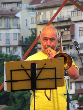 Димчо Димитров: "Човек трябва да се лекува с музика"