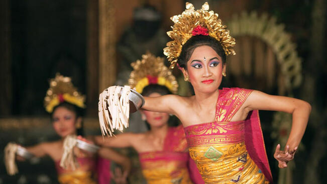 Индонезийски танцьори гостуват на габровци