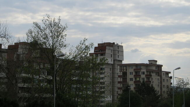 Ту слънце, ту дъжд, но топло