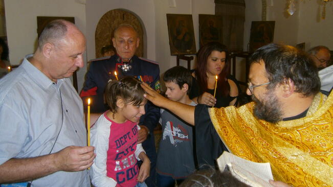 Свещеници покръстиха десет деца с увреждания