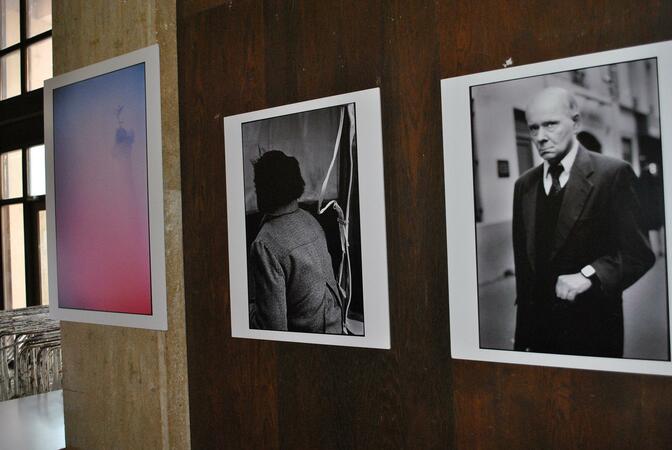 "Поглед към невидимите" хвърля изложбата на Сила Гринбърг