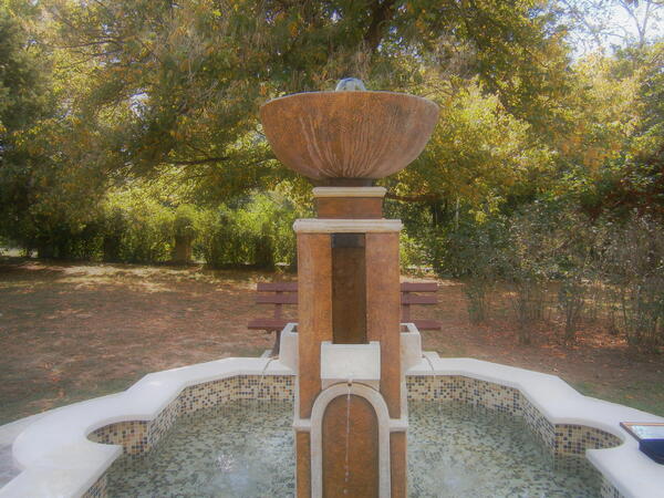 Ротари дари красив фонтан на Общината