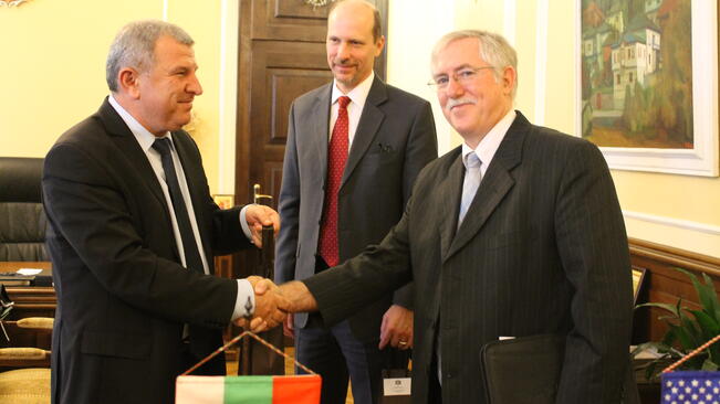 България и САЩ ще си сътрудничат „напоително“
