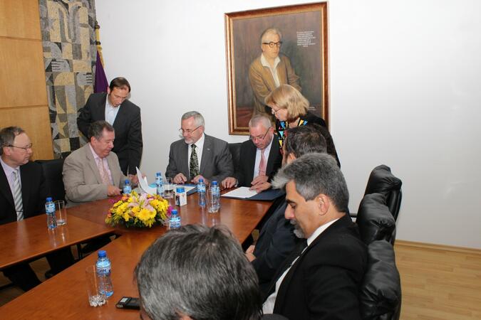 Договор за сътрудничество подписаха 2 университета