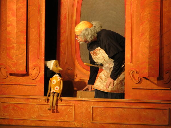 "Пинокио" зарадва децата на Търново