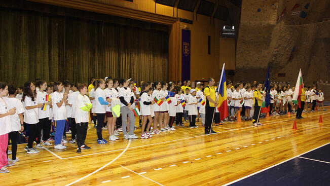 Стотици деца от България и Румъния спортуваха и празнуваха