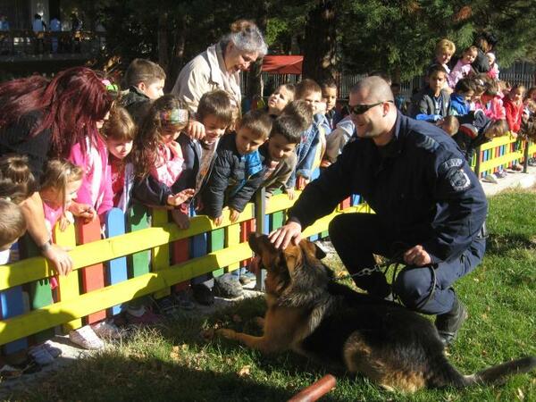 Барон зарадва малчугани в горнооряховска градина