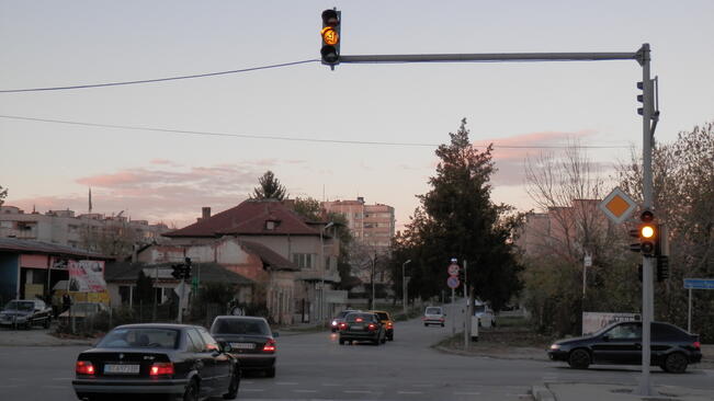 Светофар светва след 15 години тъмнина