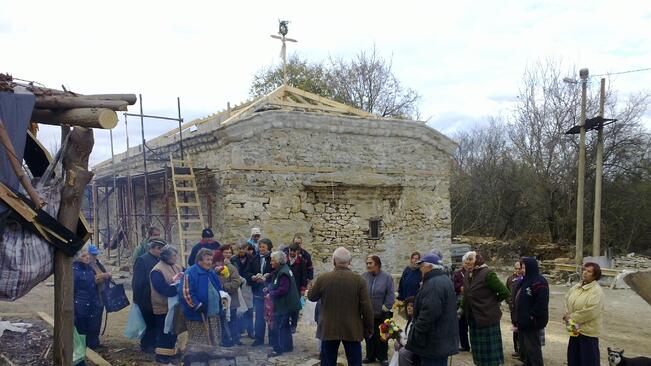 Възстановяват църквата в Русаля