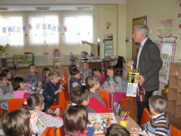 Детските градини в Трявна с подаръци от кмета