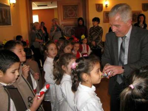 Детските градини в Трявна с подаръци от кмета