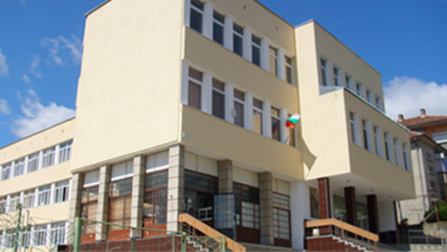  „ДНЕС“ спря „сливането“ на две гимназии в Дряново