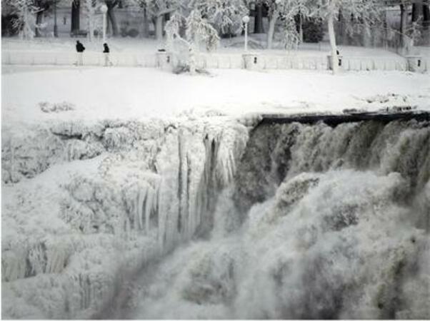 Ниагарският водопад се вледени