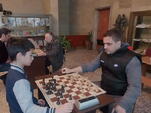 Майстори по спорта и ученици мериха сили по шахмат