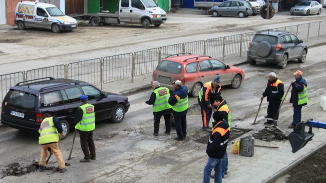 Запълват дупките по улиците на Търново