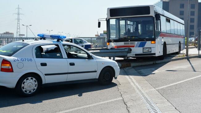 Водач на автобус нападна пътник
