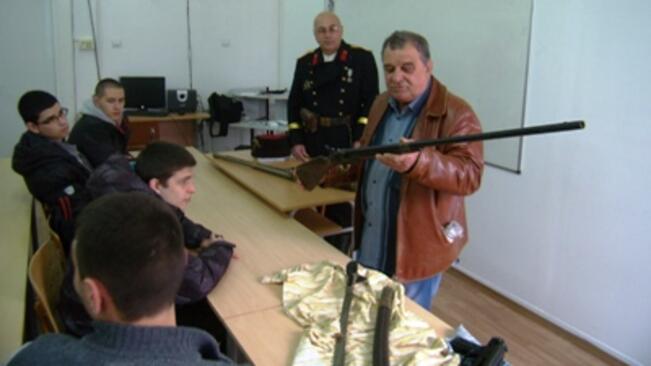 Оригинални оръжия и облекло от войната показаха в Ловеч