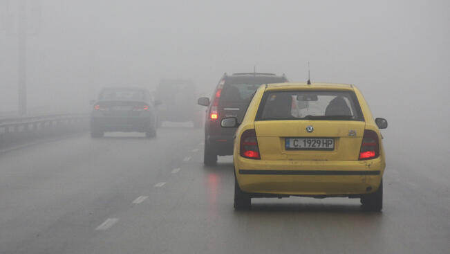 Мъгла до 150 м на пътя - шофирайте внимателно!