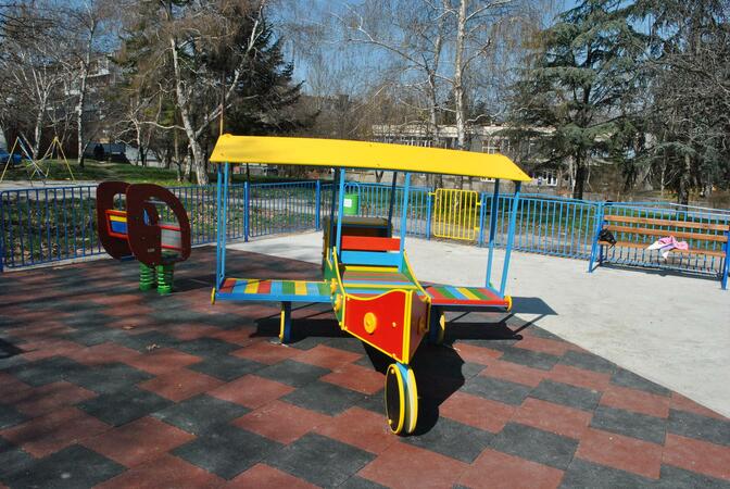 Нови детски площадки радват децата на Русе